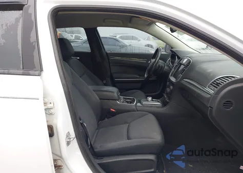 2019 Chrysler 300 Touring z USA, uszkodzony, nr VIN 2C3CCAAG3KH613447